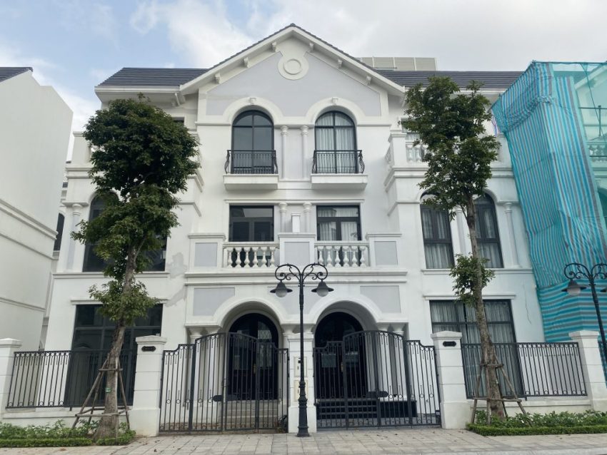 Ban giao mat ngoai biet thu vinhomes 1024x768 1